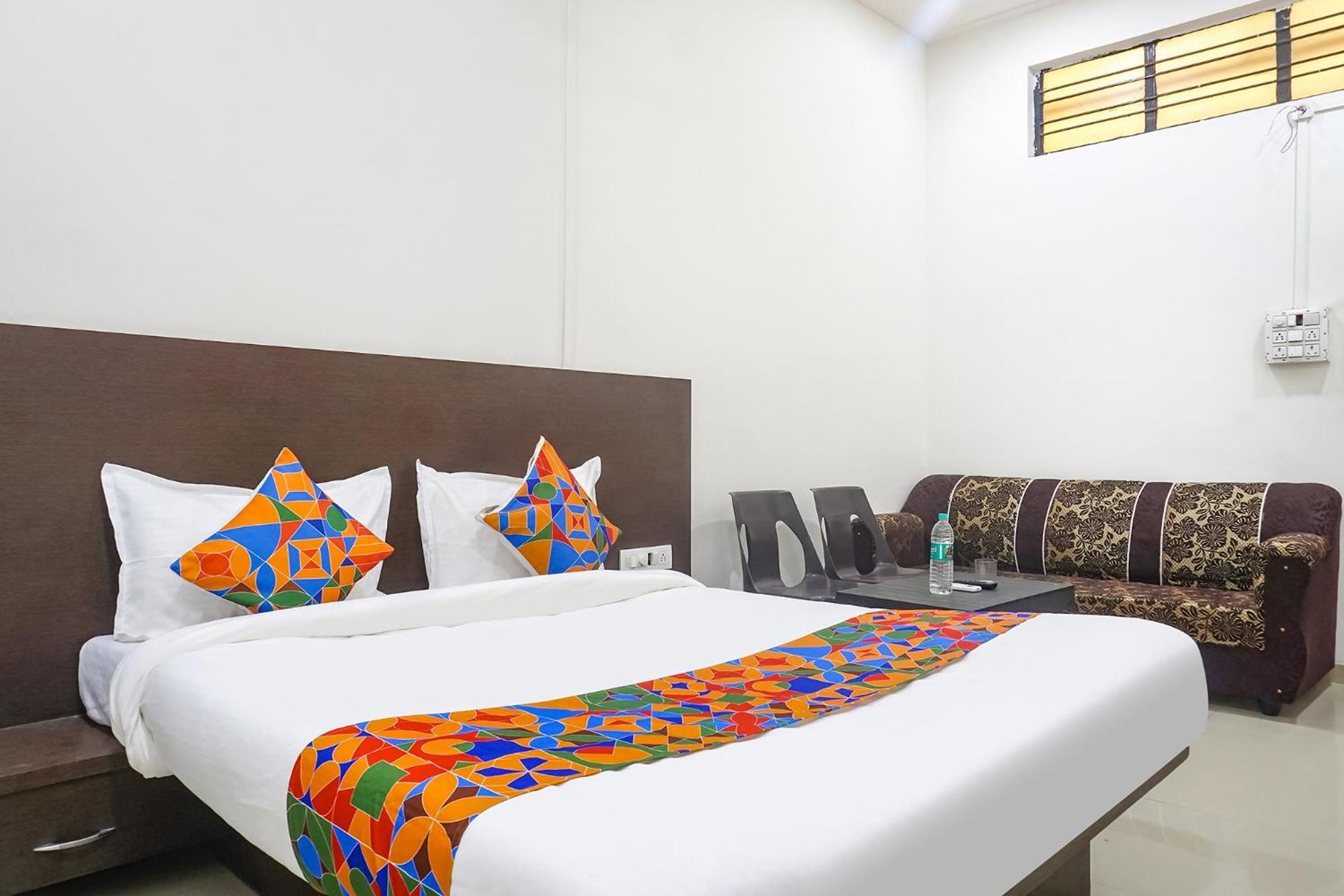 Fabhotel Om Sai - Nr Nashik Railway Station Eksteriør billede