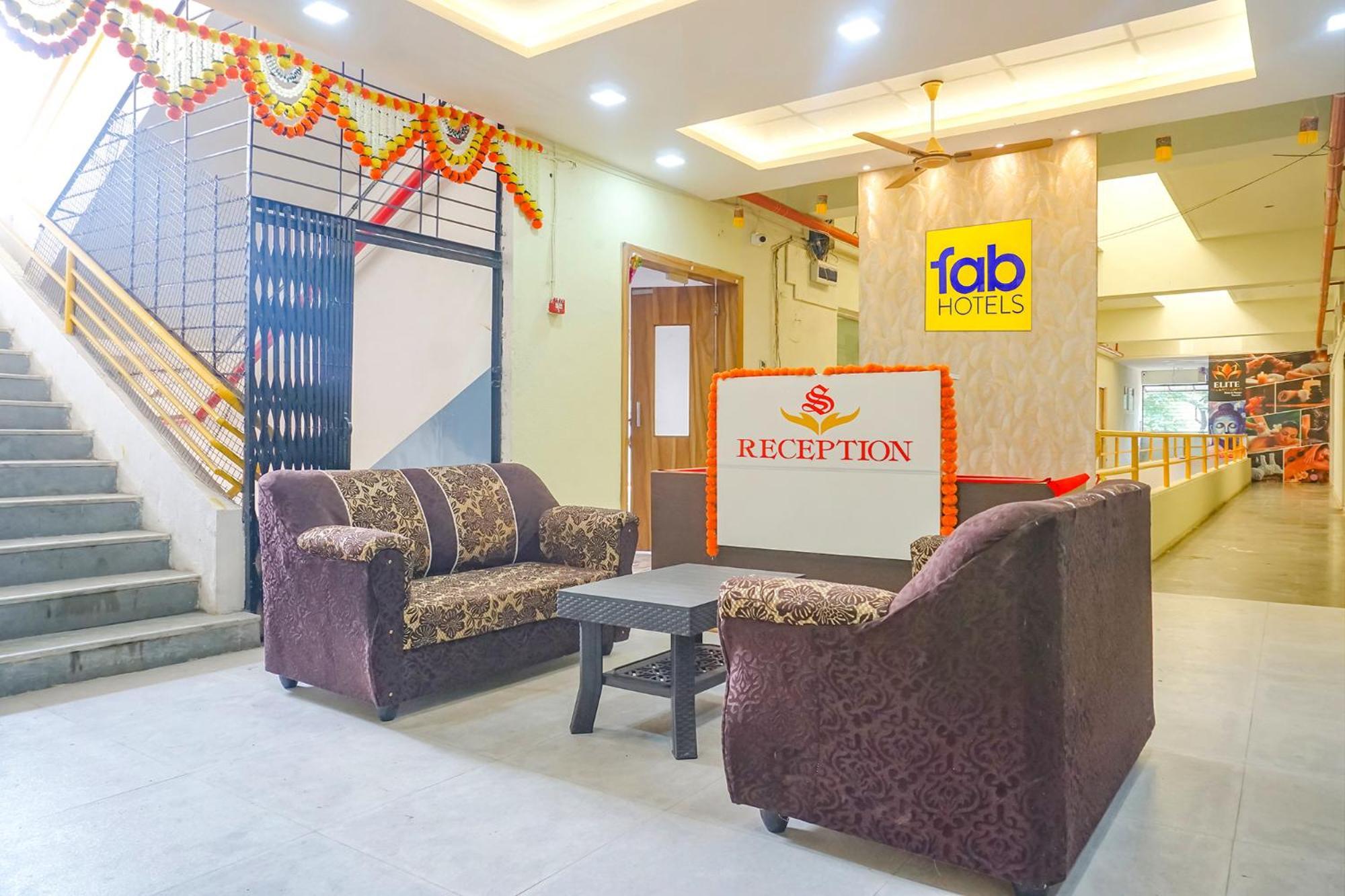 Fabhotel Om Sai - Nr Nashik Railway Station Eksteriør billede